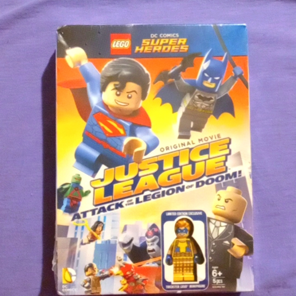 DC COMICS Justice League movie with limited edition Lego man
